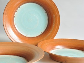 Large stoneware platters. Largest 40.5cm diameter.